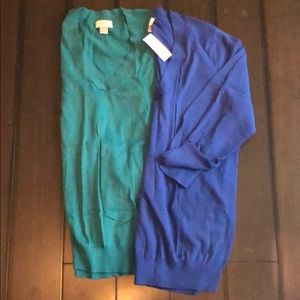 Set of 2, light weight Loft sweaters!